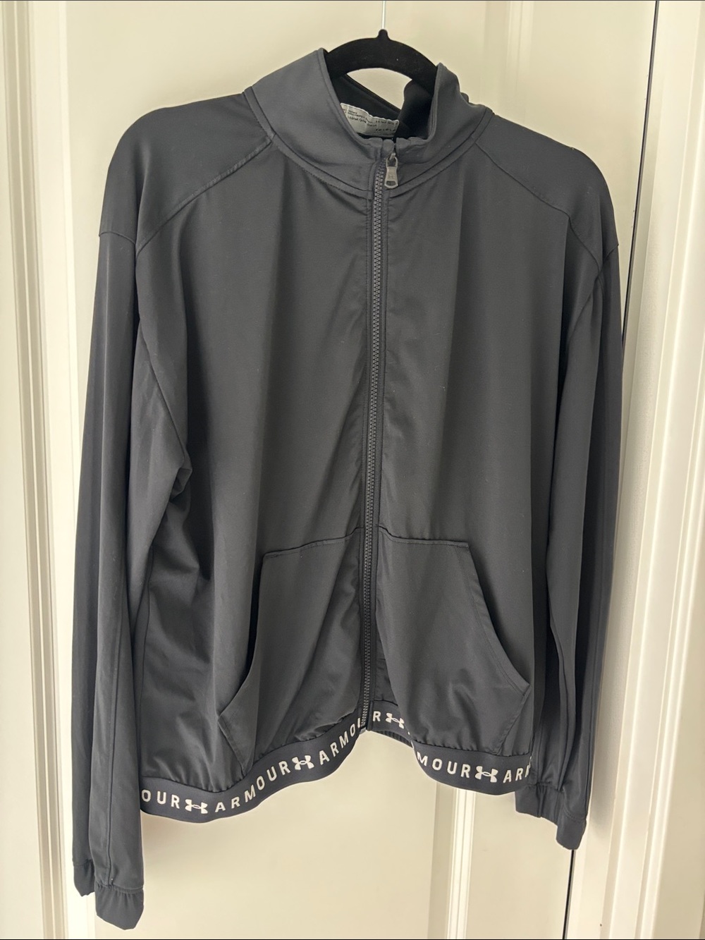 Under Armour black Lightweight Full-Zip Jacket size large